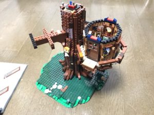 LEGOツリーハウス（21318）組み立て7～8　まずは1つ目の部屋。生活感あるのがいい！