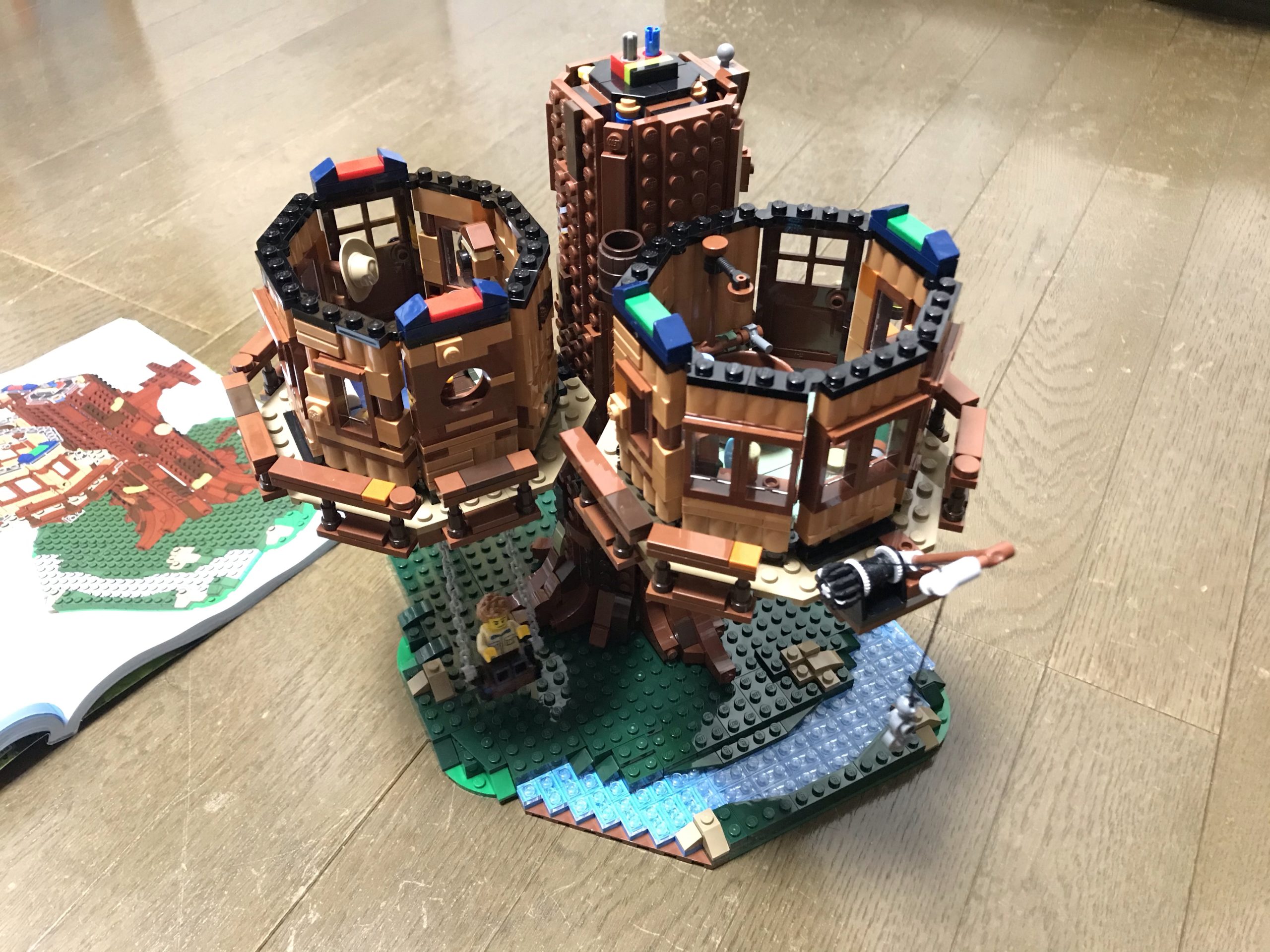 LEGOツリーハウス（21318）組み立て9~10　木の上なのに浴室があるよ
